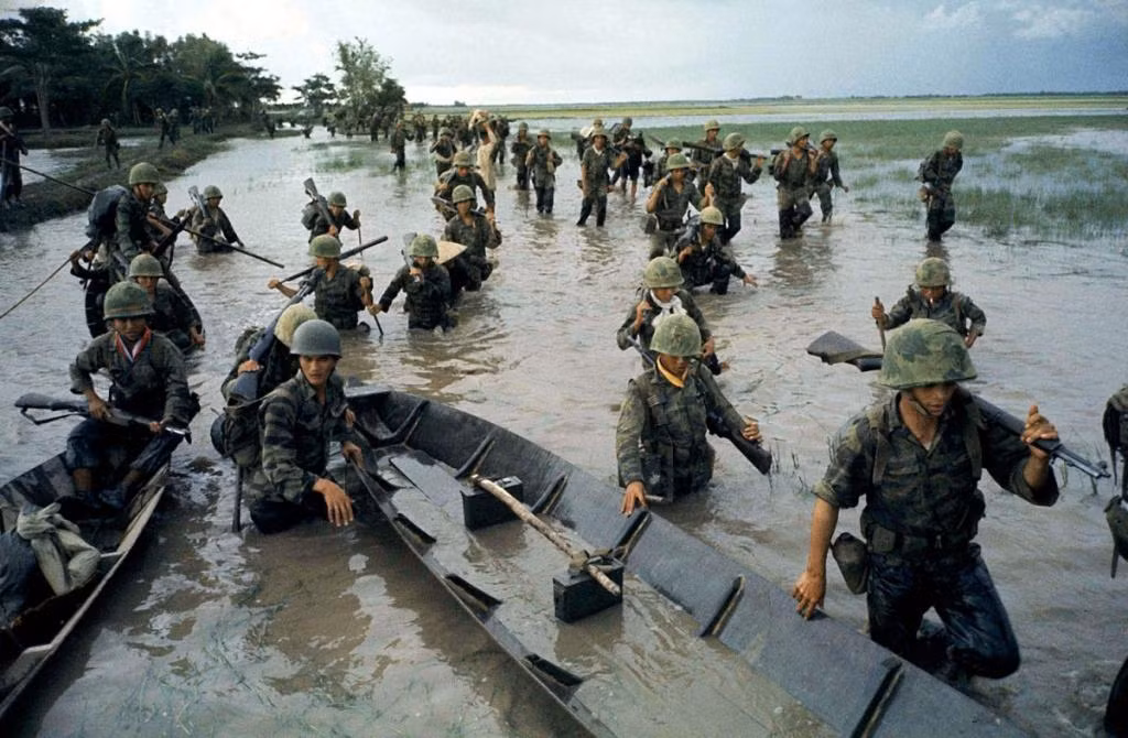 Hình ảnh dễ nhận thấy trong thời kỳ đầu Chiến tranh Việt Nam là binh sĩ VNCH được trang bị khẩu súng trường M1 Garand. Nguồn ảnh: Military Surplus Collectors Forums