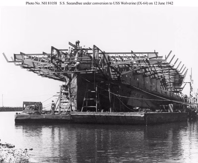 USS Wolverine có độ giãn nước tối đa khoảng 7.200 tấn, sử dụng động cơ có công xuất 12.000 mã lực, tốc độ tối đa lên tới 19 hải lý trên giờ tương đương với khoảng 35 km/h. Nguồn ảnh: Mlive.
