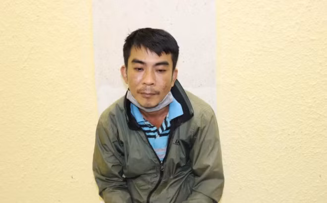  Mâu thuẫn trong đám cưới, 3 người thương vong: Tối 26/7/2022, Lưu Nhật Chiến (SN 1983, ngụ phường 8, TP Sóc Trăng, tỉnh Sóc Trăng) cùng vợ đi dự đám cưới nhà người quen ở ấp Phụng An, xã An Mỹ, huyện Kế Sách, đến 21 giờ thì về. Khi ra cổng, Chiến gặp 3 thanh niên cũng từ đám cưới đi ra và 1 trong 3 thanh niên cầm cây định đánh vợ chồng Chiến, nên hai bên xảy ra xô xát. Chiến rút dao bấm đâm 3 thanh niên trên khiến 1 người tử vong, 2 người bị thương.
