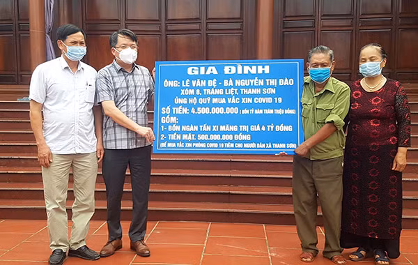 Thuong binh Hai Duong danh tien duong gia ung ho quy vac xin 4,5 ty: “Nen lam viec thien”-Hinh-2