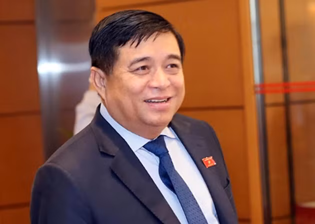Bộ trưởng Bộ Kế hoạch và Đầu tư Nguyễn Chí Dũng trúng cử tại Quảng Trị; được 178.522 phiếu, đạt tỷ lệ 86,88% số phiếu hợp lệ.
