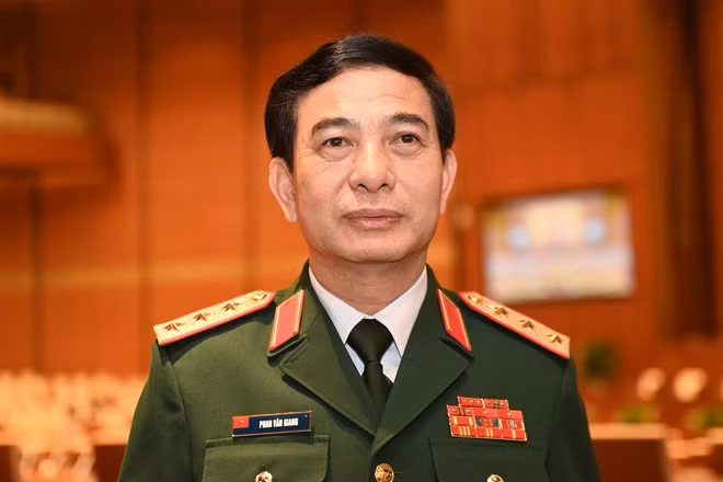 Bộ trưởng Bộ Quốc phòng Phan Văn Giang trúng cử ở Thái Nguyên; được 309.433 phiếu, đạt tỷ lệ 88,68% số phiếu hợp lệ.
