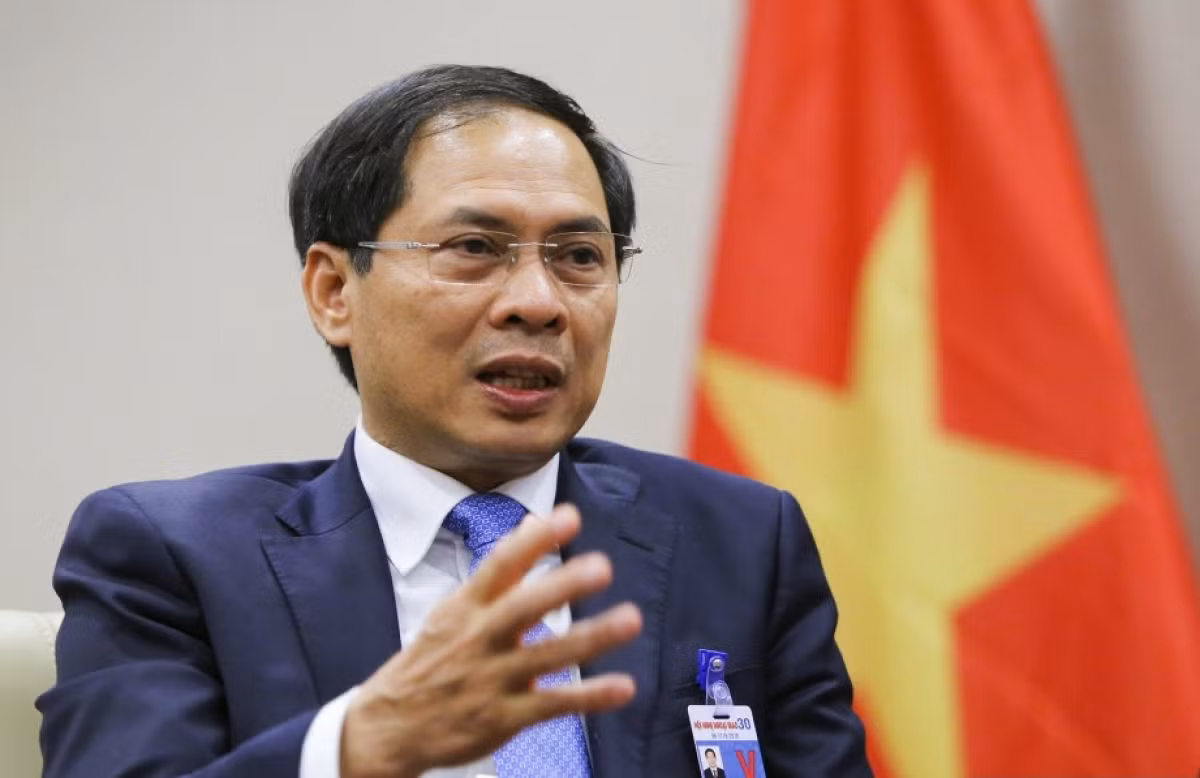 Bộ trưởng Bộ Ngoại Giao Bùi Thanh Sơn trúng cử ĐHQH khóa XV tại Vĩnh Phúc; được 376.839 phiếu, đạt tỷ lệ 89,14% số phiếu hợp lệ.