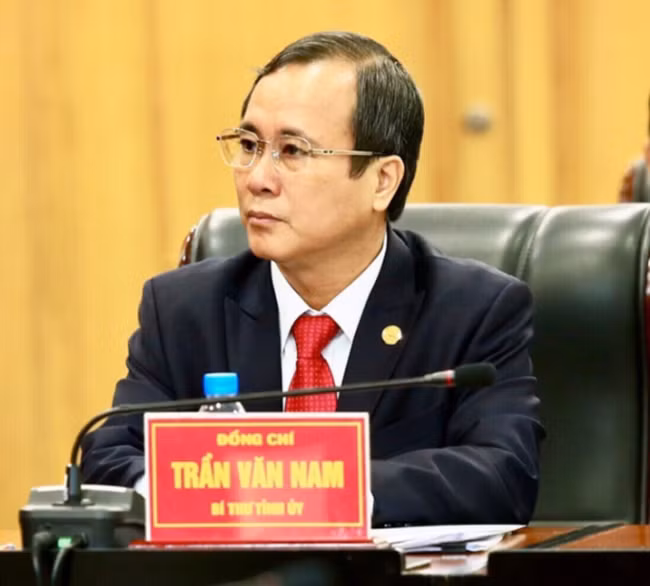 Ông Trần Văn Nam, Ủy viên Trung ương Đảng, Bí thư Tỉnh ủy, Trưởng Đoàn đại biểu Quốc hội khóa XIV chịu trách nhiệm người đứng đầu về các vi phạm, khuyết điểm của Ban Thường vụ Tỉnh ủy nhiệm kỳ 2015-2020. 