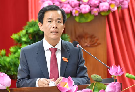 Sáng 28/6, HĐND tỉnh Thừa Thiên - Huế khóa VIII tổ chức kỳ họp lần thứ Nhất, nhiệm kỳ 2021 - 2026 để bầu các chức danh thuộc thẩm quyền. Với tỉ lệ 51/51 phiếu bầu (100%), ông Nguyễn Văn Phương, Phó Bí thư Tỉnh ủy, Phó Chủ tịch UBND tỉnh được tín nhiệm bầu giữ chức vụ Chủ tịch UBND tỉnh Thừa Thiên Huế.