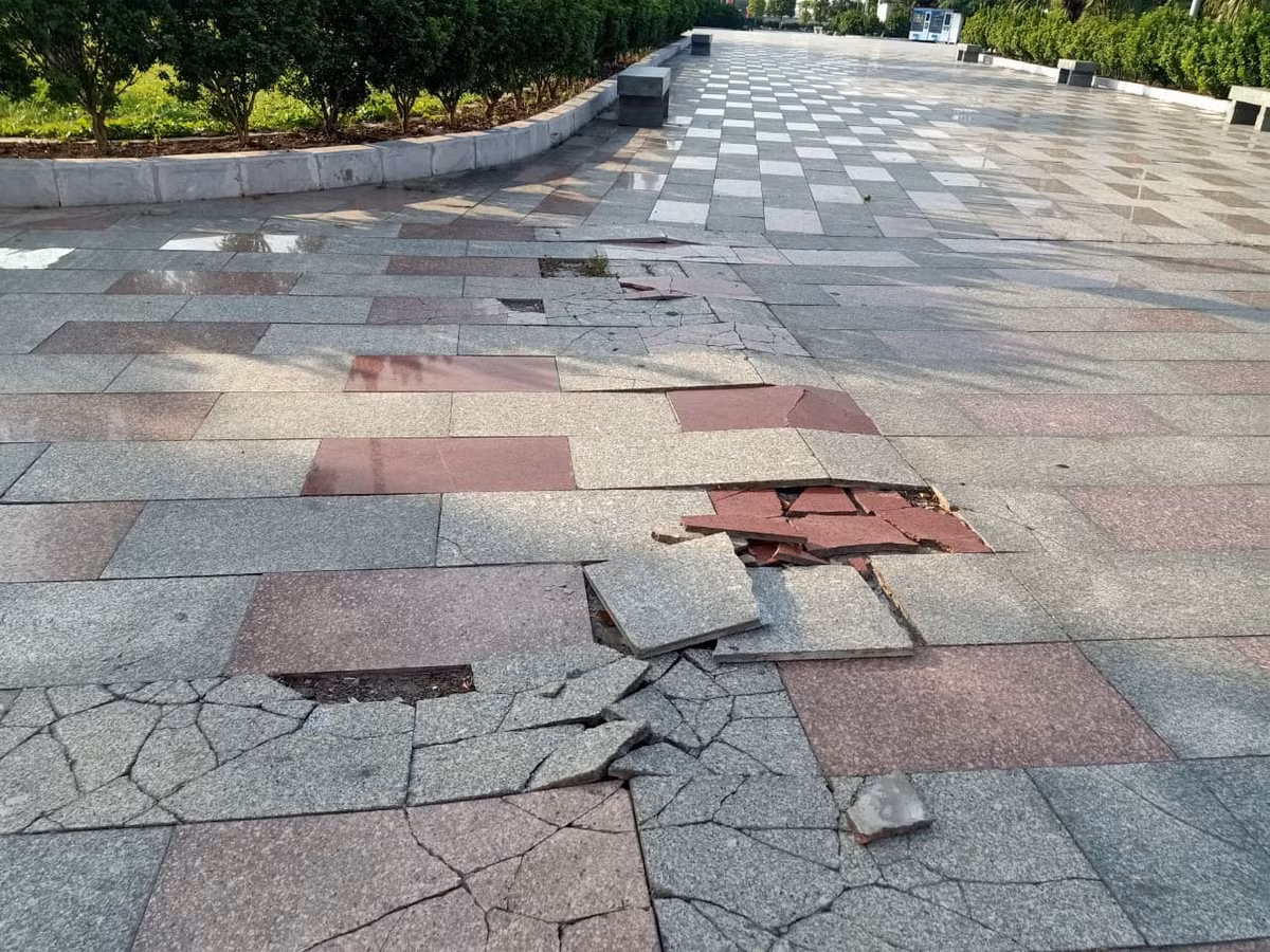 Được biết, nguồn vốn Dự án cải tạo chỉnh trang sông Tam Bạc được sử dụng bằng tiền ngân sách của TP Hải Phòng, trong đó chi cho giải phóng mặt bằng (GPMB) là 668 tỷ; thi công bờ kè có số vốn là 280 tỷ đồng; tuyến phố Tam Bạc là 170 tỷ...