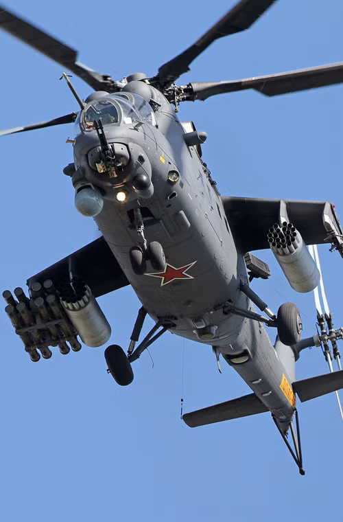 Trong nhiệm vụ chống tăng, trực thăng Mi-35M có thể mang 8 tên lửa chống tăng có điều khiển Ataka-V hoặc Shturm-V. Đặc biệt, nó còn mang được tên lửa không đối không Igla-V để tự vệ trên không.