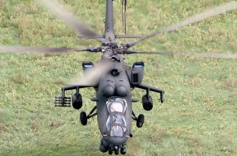 Về hệ thống động lực, Mi-35M trang bị động cơ tuốc bin trục thế hệ mới nhất VK-2500, mỗi chiếc sản sinh công suất 2.200 mã lực/chiếc. Động cơ mới phù hợp với nhiệm vụ hỗ trợ tác chiến ở độ cao lớn.