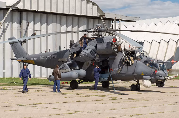Việc triển khai Mi-35M tới Syria dường như là nhằm thử lửa loại vũ khí hàng không mới này khi mà Không quân Nga hiện chỉ có trong trang bị 49 chiếc Mi-35M, trong khi còn 150 Mi-24 cũ.
