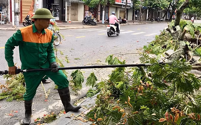 Tại tỉnh Nghệ An, do ảnh hưởng của hoàn lưu bão số 2, khiến tuyến kênh tưới Nam Vực Mấu tại địa bàn xóm 16, xã Quỳnh Văn bị vỡ khoảng 20 m, nước tràn vào gây ngập úng hàng chục hecta lúa và rau màu. Ngoài ra, mưa lớn còn làm hư hỏng, ngập úng hơn 120 ha rau màu, 30-40 ha lúa tại các xã Quỳnh Bảng, Quỳnh Minh.