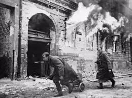 Lãnh tụ Stalin của Liên Xô ra lệnh cho Phương diện quân Belorus số 1, dưới quyền chỉ huy của Nguyên soái Georgy Zhukov và phương diện quân Ukraine số 1 do Ivan Konev làm tư lệnh cùng hợp lực tác chiến.