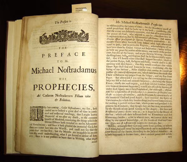 Trong cuốn sách trên, Nostradamus đã đưa ra hàng loạt tiên đoán về các sự kiện sẽ xảy đến với thế giới từ giữa thế kỷ 16 cho đến ngày tận thế, mà ông cho là sẽ xảy ra vào năm 3797.