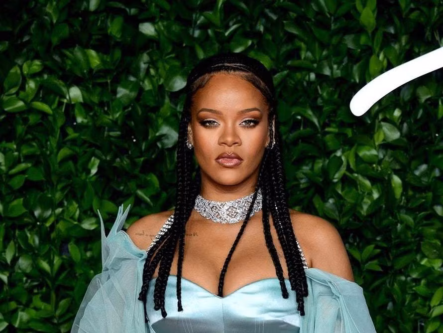 Trong đó, nổi tiếng là dự đoán về việc Rihanna mang thai, Nick Jonas và Priyanka Chopra vui mừng đón con đầu lòng.