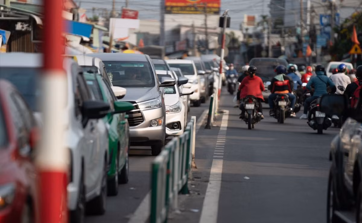 Chieu toi ngay cuoi cung cua ky nghi, nguoi dan do ve TP Ho Chi Minh-Hinh-9