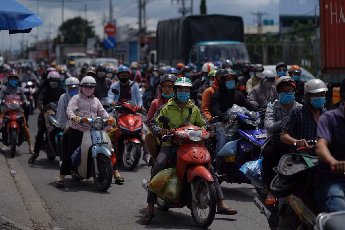 Chieu toi ngay cuoi cung cua ky nghi, nguoi dan do ve TP Ho Chi Minh-Hinh-5