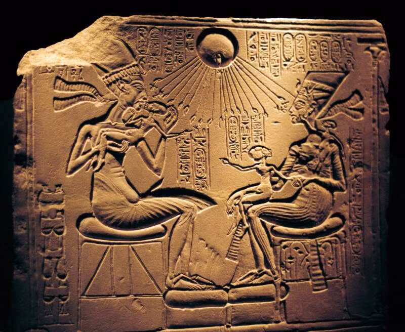 Nữ hoàng Nefertiti có tên đầy đủ là Neferneferuaten Nefertiti. Bà sống vào khoảng năm 1370 trước Công nguyên - 1330 trước Công nguyên.