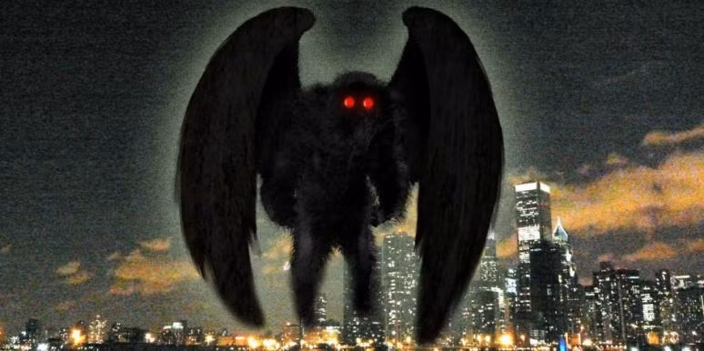 Ly kỳ hơn, các nhân chứng kể rằng, mỗi khi Mothman xuất hiện thì lại xảy ra những chuyện kỳ lạ, khó giải thích như ti vi bị nhiễu sóng, gia súc biến mất. Vào ngày 15/12/1967, một cây cầu ở Tây Virginia bị sập vào giờ cao điểm khiến 46 người thiệt mạng. Sau khi xảy ra vụ việc, một số người cho rằng Mothman chính là thủ phạm. Tuy nhiên, đến nay giới chức trách và các chuyên gia vẫn chưa tìm ra manh mối nào của quái thú này.