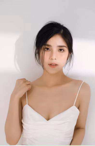 Ngoài ra, cách làm thiện nguyện của Phương cũng khác so với số đông. Phương không trao hết toàn bộ số tiền quyên góp được mà thường đến tận nơi, xem điều kiện sống của các trường hợp, hỏi họ cần gì rồi mới trao tiền cho họ.