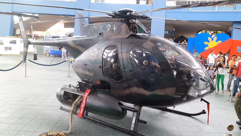 Trong nhiệm vụ chi viện hỏa lực, MD 500 có thể mang 4 tên lửa chống tawgn TOW hoặc 2 súng máy 6 nòng 7,62mm hoặc 4 tên lửa đối không. Thậm chí, một vài biến thể còn cho phép mang được ngư lôi chống ngầm Mk 46 324mm.