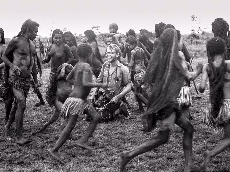 Vào mùa thu năm 1961, Michael đã tham gia chuyến thám hiểm đến New Guinea với nhà dân tộc học người Hà Lan René Wassing. Cùng với 2 hướng dẫn viên, các nhà khoa học khám phá cuộc sống của những người dân địa phương và trao đổi những sản vật của họ. Một thời gian sau, các nhà khoa học thu được một bộ sưu tập độc đáo nhưng Michael không muốn dừng lại ở đó. Ông và cộng sự đã đi thuyền đến một bộ tộc Asmat ăn thịt người nổi tiếng.