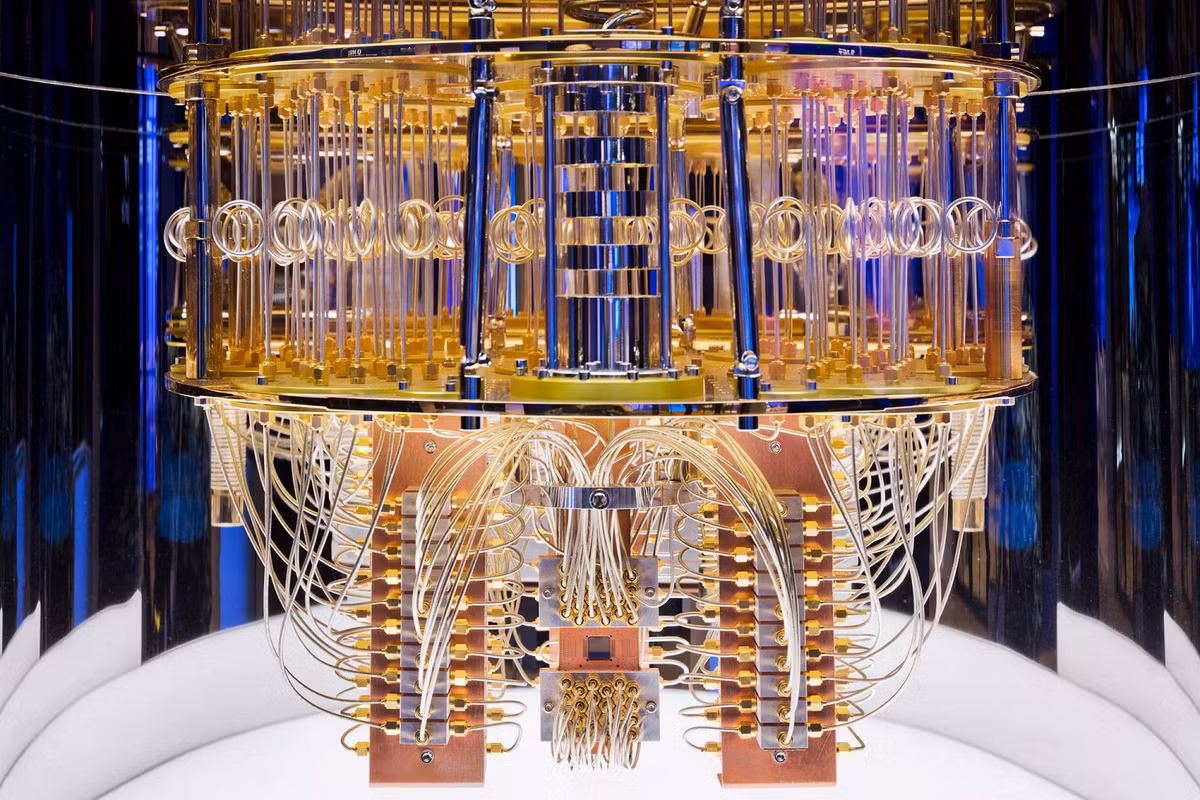 IBM đặt mục tiêu chế tạo máy tính 100.000 qubit trong 10 năm với ngân sách 100 triệu USD.(Ảnh: Cleveland Clinic Newsroom)