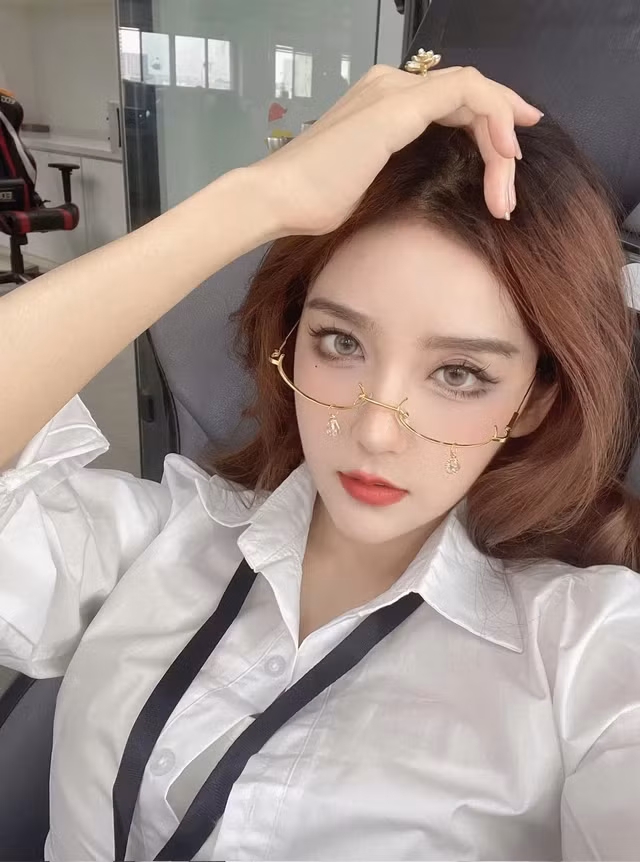 Sở hữu ngoại hình xinh đẹp, chuyên môn tốt, cô cũng có lượng fan nhất định trong làng LMHT Trung Quốc. (Ảnh: gamek)