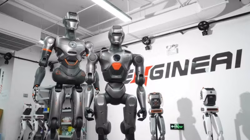 SE01, một mẫu robot khác của Zhongqing, cao 1,7 mét, nặng 55 kg, với 32 bậc tự do, được làm từ nhôm hàng không, có thể đi bộ với tốc độ 2 mét/giây và tuổi thọ lên đến 10 năm. (Ảnh: Sango Automation)