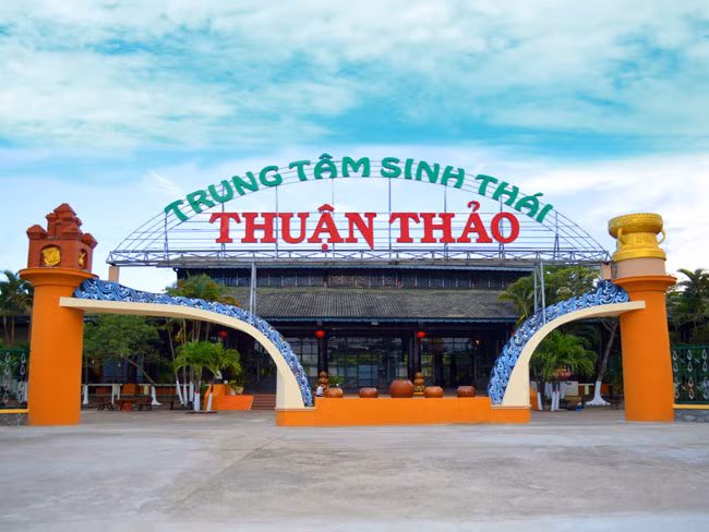 3. Dự án khu du lịch sinh thái Thuận Thảo Trung tâm Giải trí và Sinh thái Thuận Thảo tọa lạc tại 03 Hải Dương, Bình Ngọc, Thành phố Tuy Hòa, Tỉnh Phú Yên.