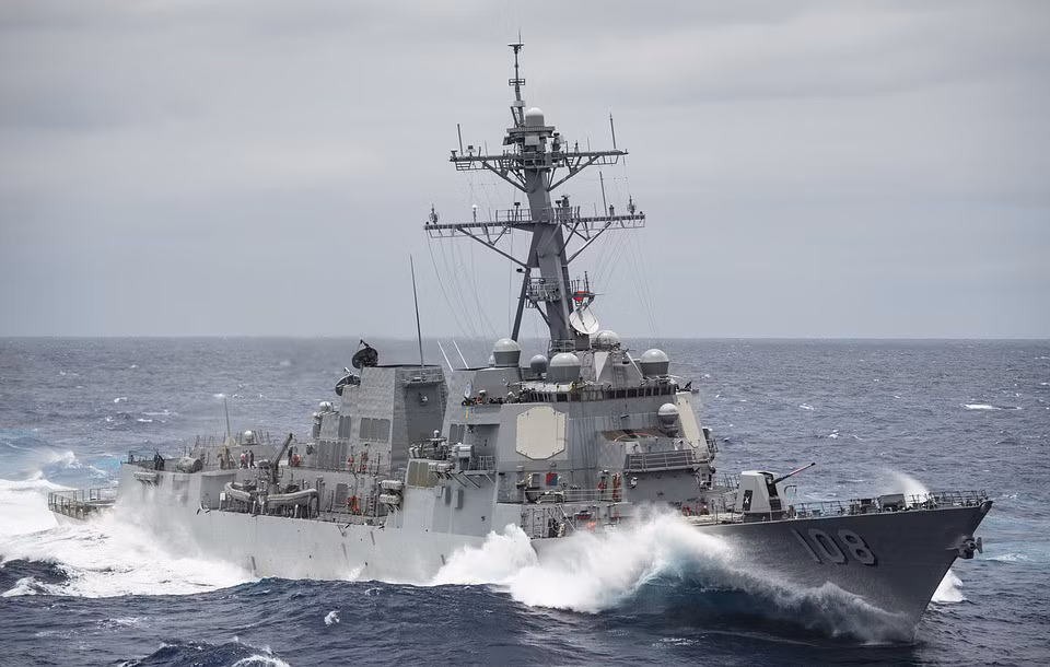 Điểm đặc biệt và cũng là điểm nhấn của tàu Burke là hệ thống radar Aegis, nó có thể chỉ huy nhiều loại tên lửa phòng không để tấn công mục tiêu đang tiếp cận.