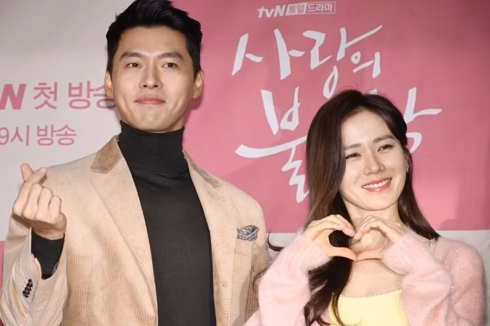 Cuối năm 2022, Son Ye Jin sinh con đầu lòng. Trên trang cá nhân, Son Ye Jin chia sẻ cô cảm thấy bản thân cuối cùng cũng trở thành người lớn sau khi có con. Nữ diễn viên bày tỏ lòng biết ơn đến những người đã giúp đỡ, quan tâm đến cô. Bên cạnh đó, Son Ye Jin cảm ơn Hyun Bin vì đã luôn đồng hành cùng cô trong khoảng thời gian này.