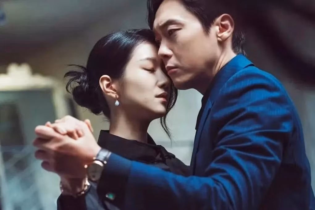 Sau dam cuoi, toi phat hien bi mat dong troi cua chong va ban than