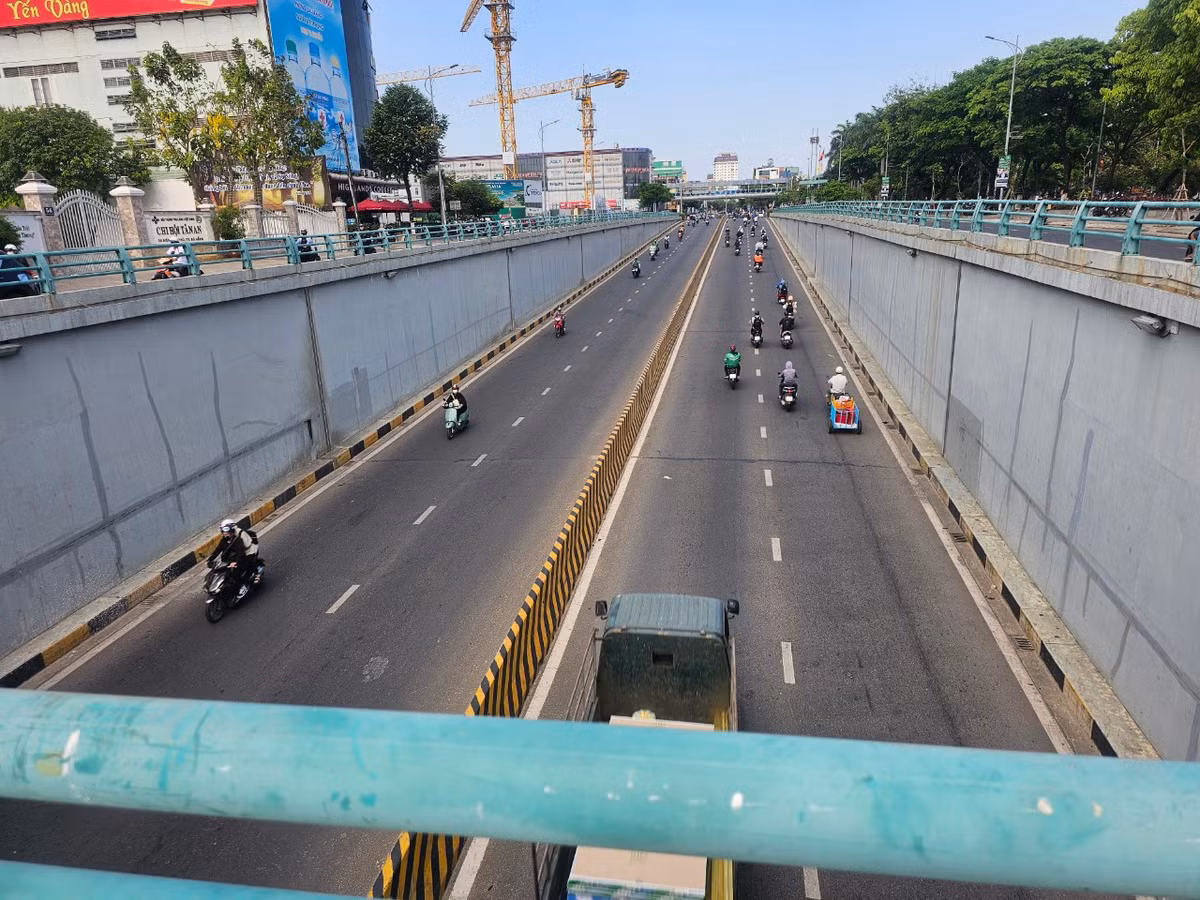 Hầm có hình chữ Y, chiều dài tuyến xây dựng hầm chui là 432m, trong đó hầm kín dài 80m, hầm hở dài 180m và chiều dài đường dẫn 172 m.