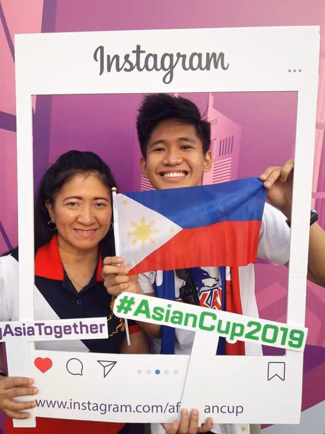 Nguoi me quoc dan dua con trai vuot 7.000 km xem Asian Cup 2019-Hinh-2
