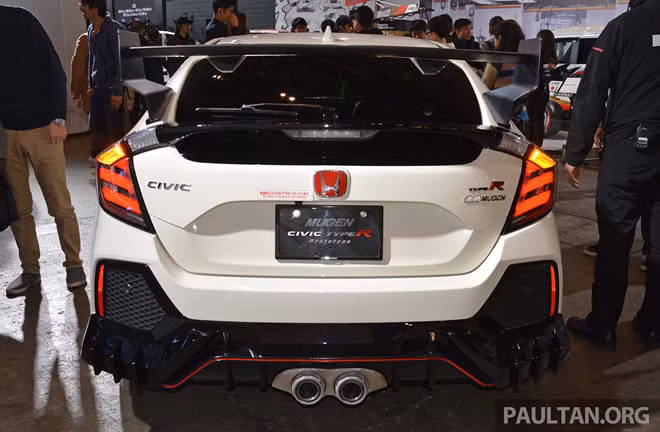 Động cơ của bản độ vẫn được giữ nguyên. Honda Civic Type R trang bị khối động cơ VTEC Turbo 2,0 lít, cho công suất 320 mã lực và mô-men xoắn 400 Nm, đi kèm với hộp số sàn 6 cấp. Xe được trang bị hệ thống treo thích ứng điều chỉnh 3 chế độ.