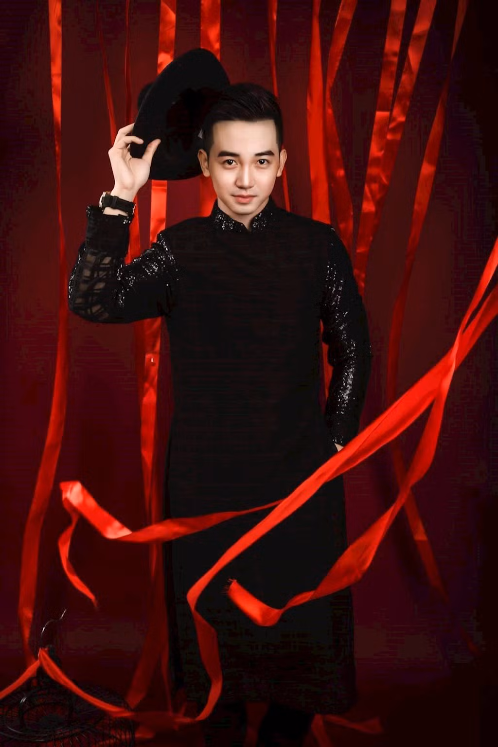 Anh cũng từng tham gia các tvc viral quảng cáo cũng như góp mặt với vai trò diễn viên phụ trong MV Yêu Em Rất Nhiều của ca sĩ Hoàng Tôn. Mặc dù vai diễn chưa nhiều, nhưng anh vẫn xem đó là sự khởi đầu suôn sẻ và là một trải nghiệm để chàng Người mẫu trẻ có thêm kinh nghiệm trong công việc diễn xuất.