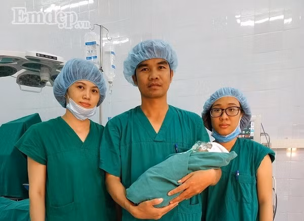 Cuu song san phu mang thai 36 tuan bi vo tu cung