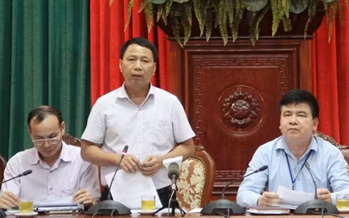 Ông Nguyễn Hồng Lâm (người đứng giữa). Ảnh: VOV.
