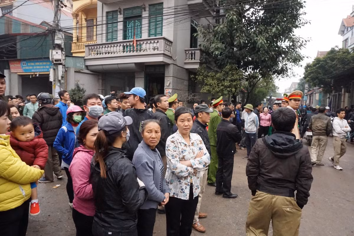 Người dân vô cùng hoang mang sau vụ nổ kinh hoàng lúc rạng sáng.