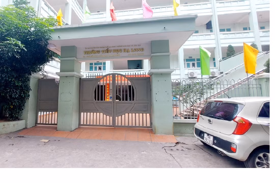 Trường Tiểu học Hạ Long, nơi con của bệnh nhân P.T.H. học cũng tạm thời phong tỏa.