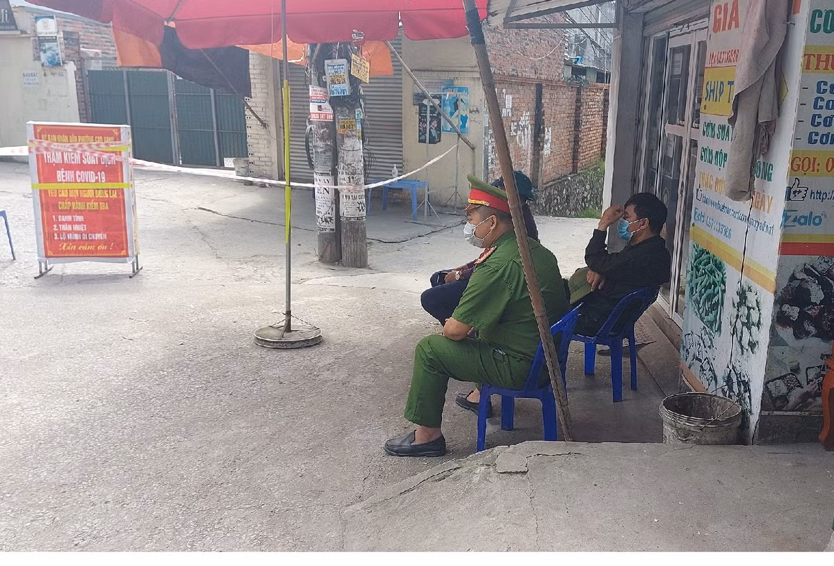 Tổ 11, Khu 1, phường Cao Xanh bị phong tỏa và kiểm soát y tế chặt chẽ.