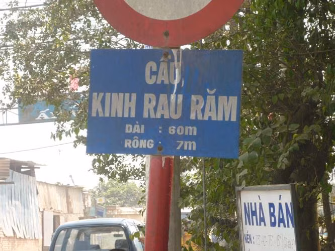 Nhiều người hẳn đã liên tưởng đến loại rau răm khi đọc tấm biển này.