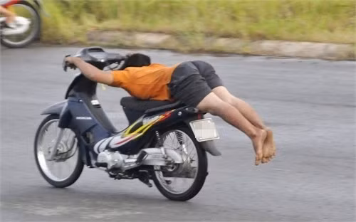 Ảnh hài hước về giao thông Việt.