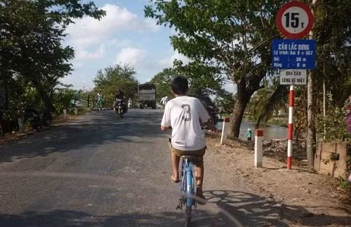 Cầu Lắc Bưng.