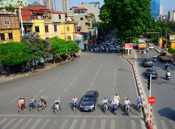 Chờ đèn đỏ thời nắng nóng.