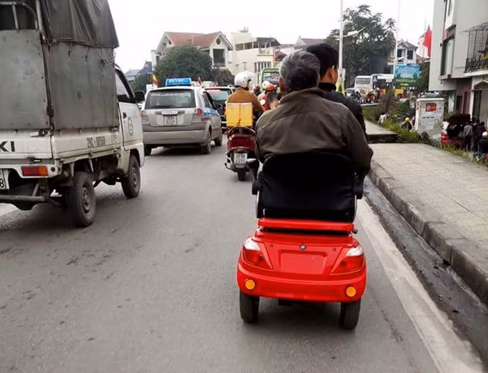 "Cạn lời".
