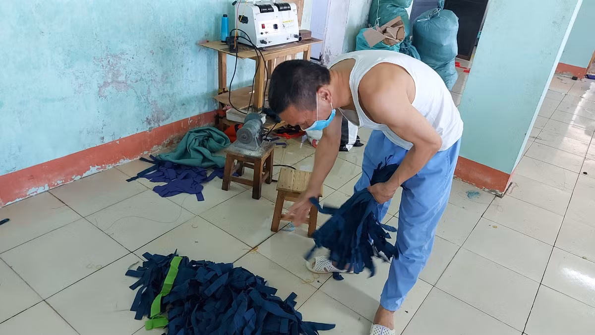 Các học viên được đào tạo để có thể làm được các công đoạn của 1 dây chuyền may sản phẩm.