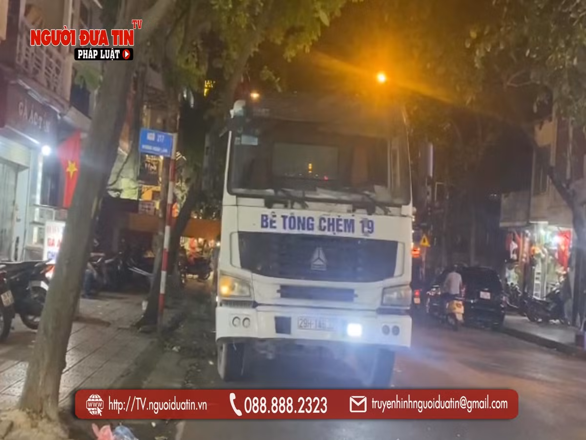 Ha Noi: Xe bon cho be tong “nao loan” pho phuong Ha Noi-Hinh-5