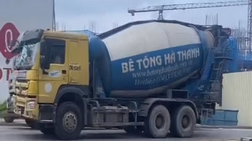 Ha Noi: Xe bon cho be tong “nao loan” pho phuong Ha Noi-Hinh-2