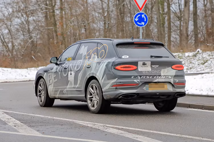 Hiện tại vẫn chưa có nhiều thông tin về giá xe Bentley Bentayga EWB phiên bản siêu sang thế hệ mới này, thời điểm ra mắt cũng đang là một ẩn số.