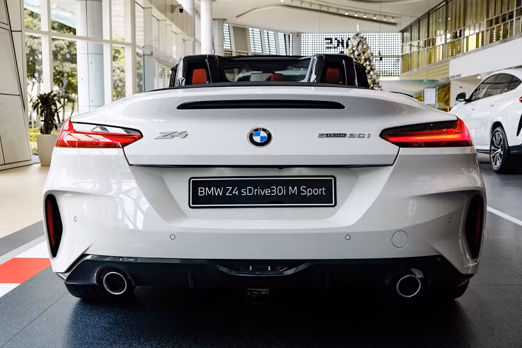 Thiết kế Z4 thế hệ mới lấy cảm hứng trực tiếp từ chiếc Z4 Concept ra mắt năm 2017. Model 2020 nhờ vậy vẫn mang kiểu dáng mềm mại, quyến rũ đặc trưng của Z Series, tuy nhiên, được nhà sản xuất tinh chỉnh các chi tiết để hiện đại hơn. Z4 được đánh giá mang phong cách thể thao, hiện đại, khỏe khoắn hơn thế hệ trước.